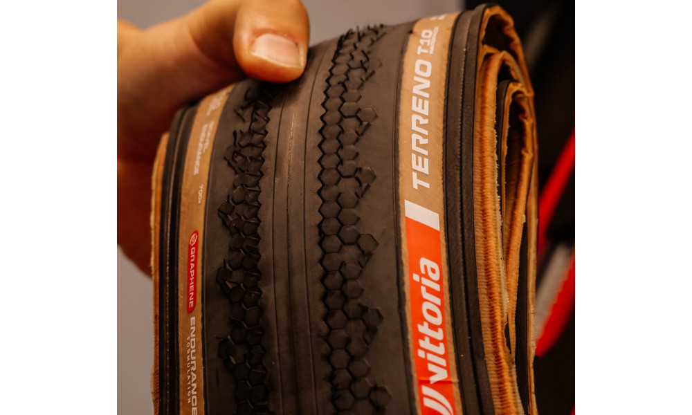 Tire 28" Vittoria Terreno T10 Hardpack G2.0 TLR Fold 700x45c / 45-622 brown-black - 5