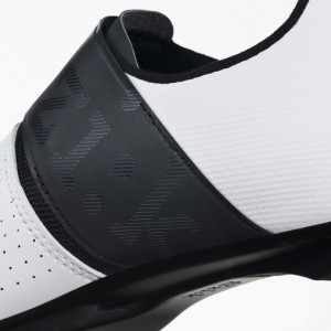 Велосипедная обувь FIZIK Vento Infinito Carbon 2 white-black